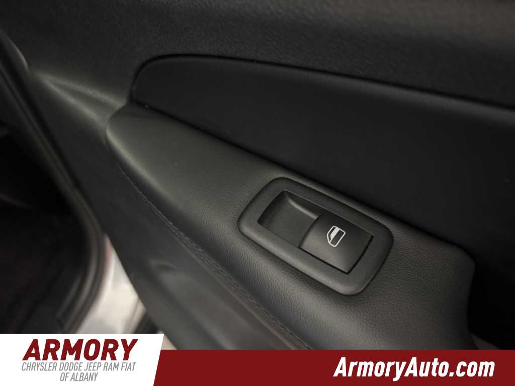 Thumbnail: 2017 Jeep Grand Cherokee - 28