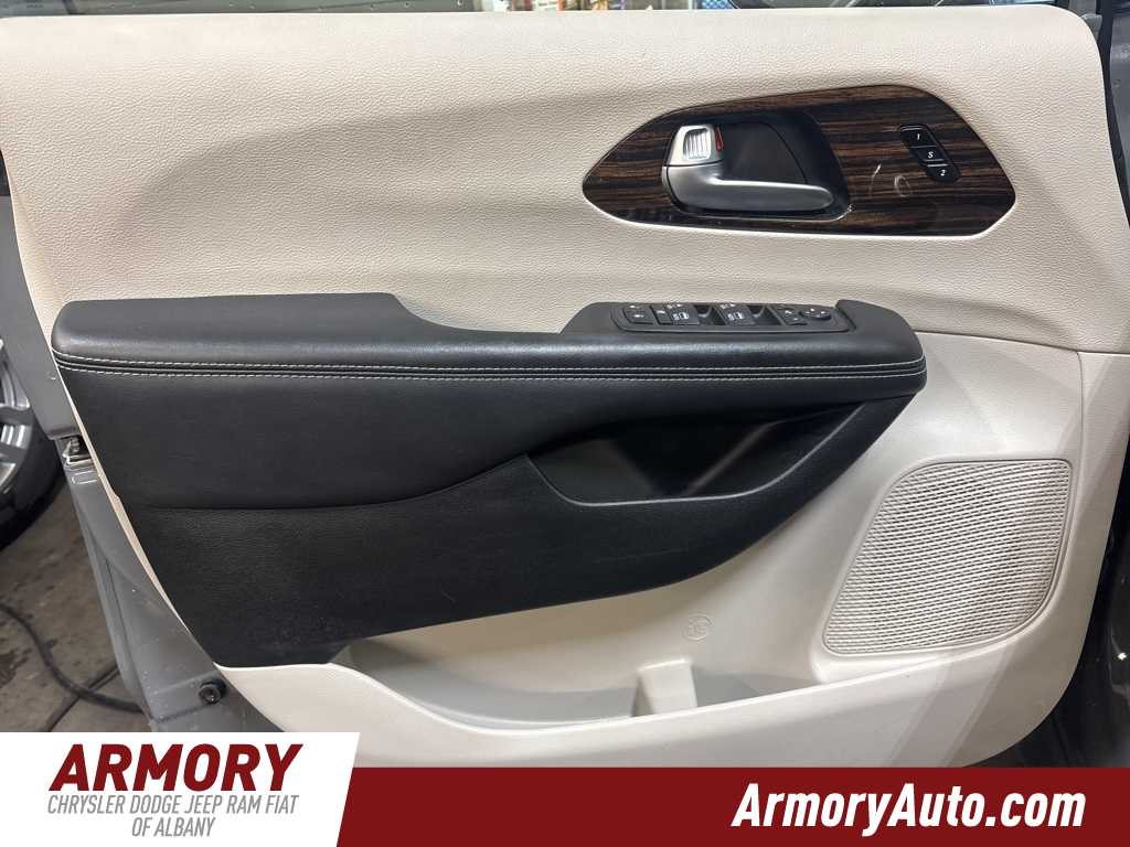 Thumbnail: 2023 Chrysler Pacifica - 7