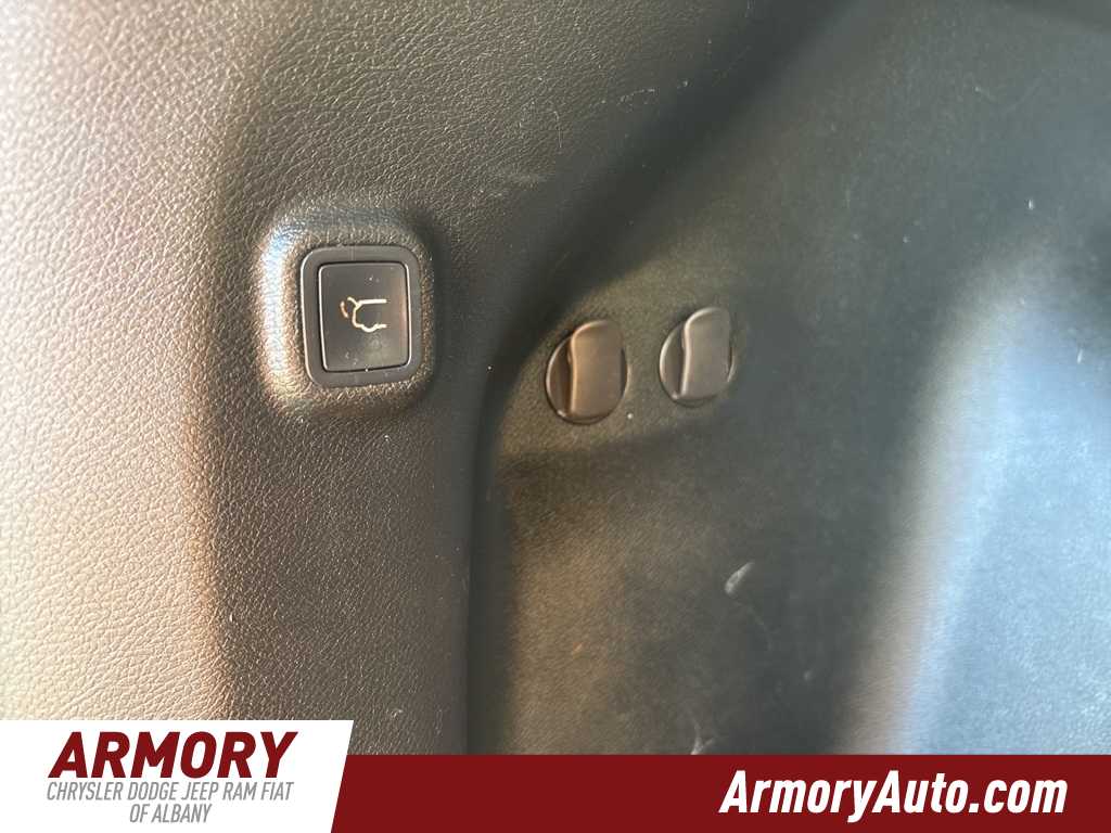 Thumbnail: 2019 Jeep Cherokee - 33