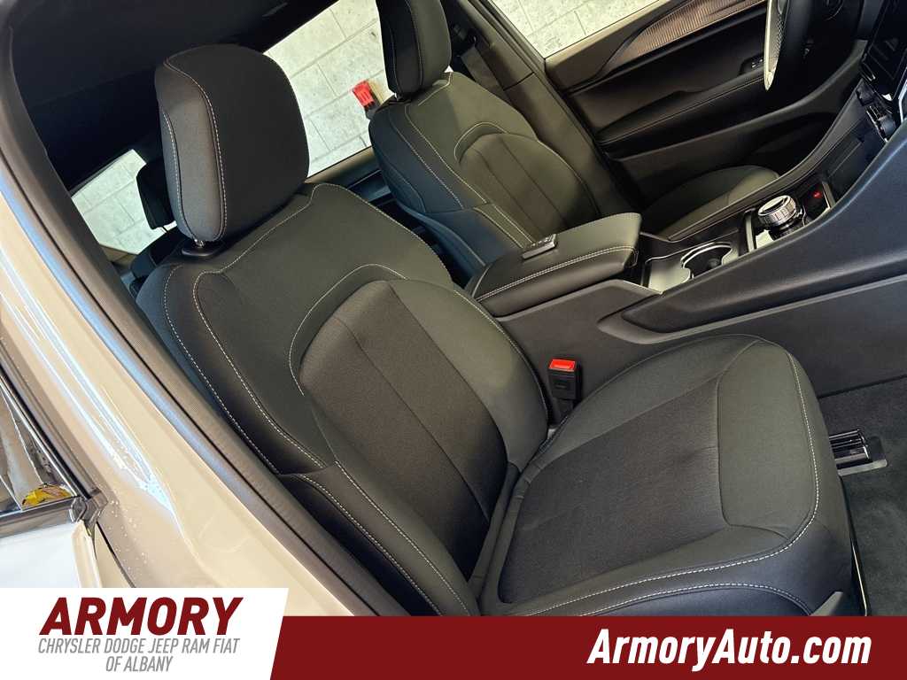 Thumbnail: 2025 Jeep Grand Cherokee L - 41