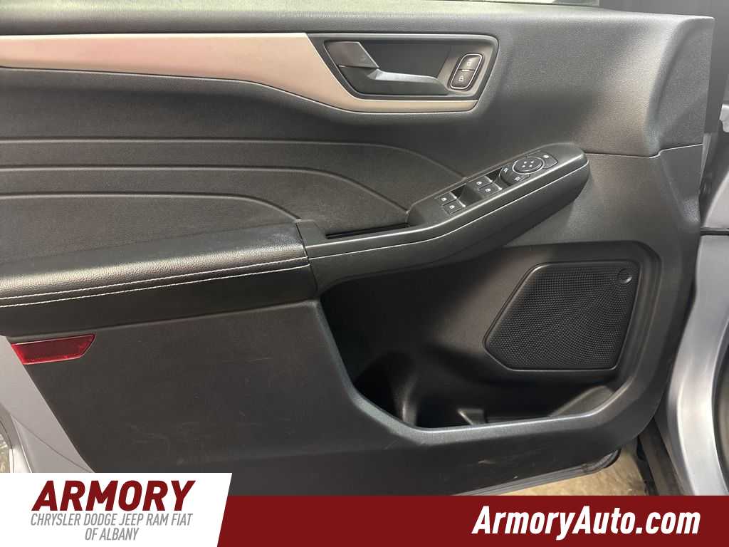 Thumbnail: 2022 Ford Escape - 7