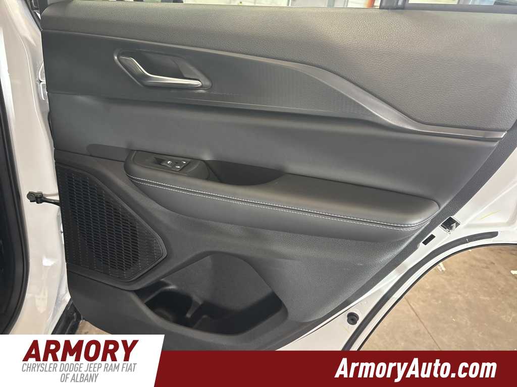 Thumbnail: 2025 Jeep Grand Cherokee - 30