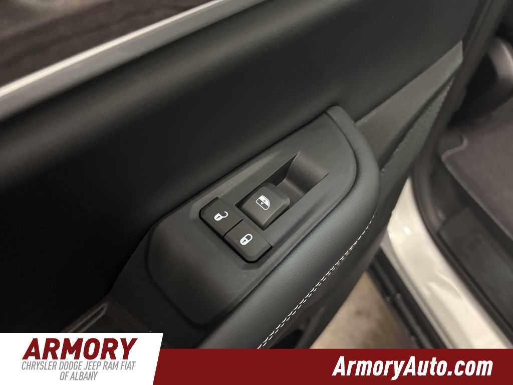 Thumbnail: 2025 Jeep Grand Cherokee - 24