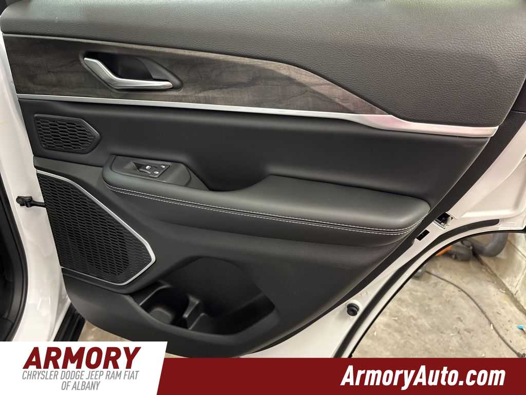 Thumbnail: 2026 Jeep Grand Cherokee - 35