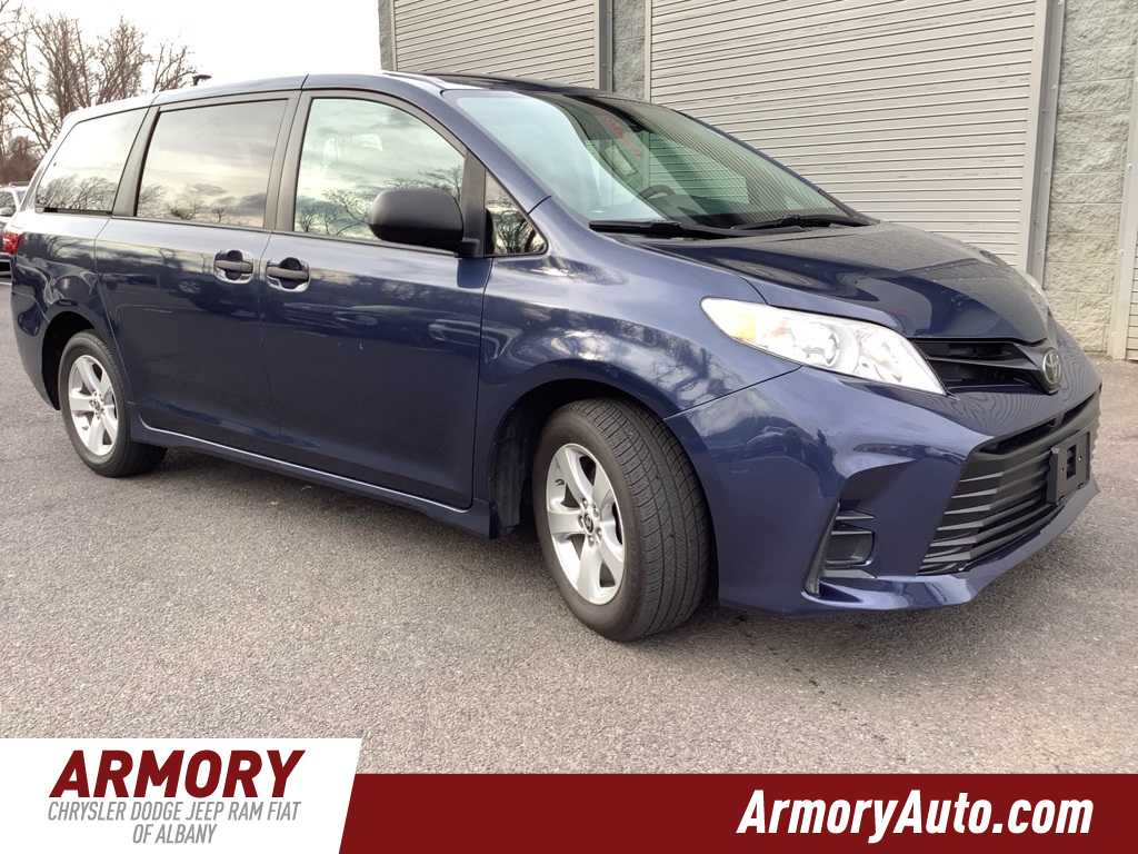 Thumbnail: 2020 Toyota Sienna - 3