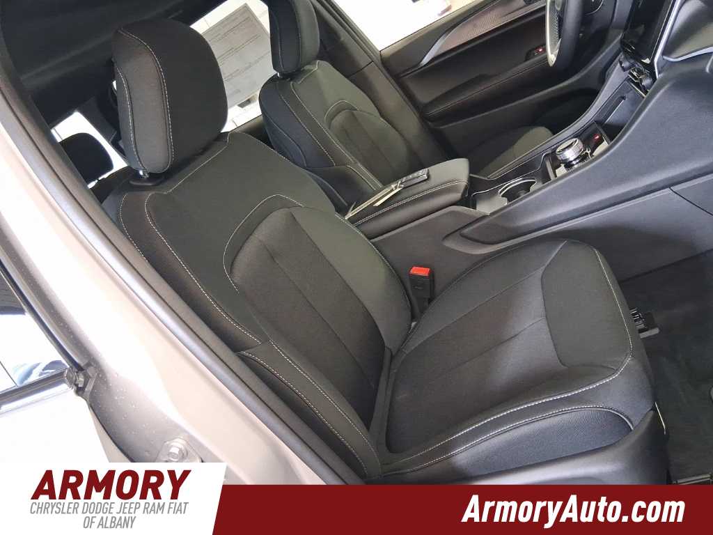 Thumbnail: 2025 Jeep Grand Cherokee - 39