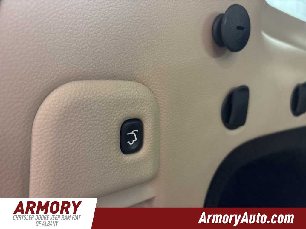 Thumbnail: 2020 Jeep Grand Cherokee - 25