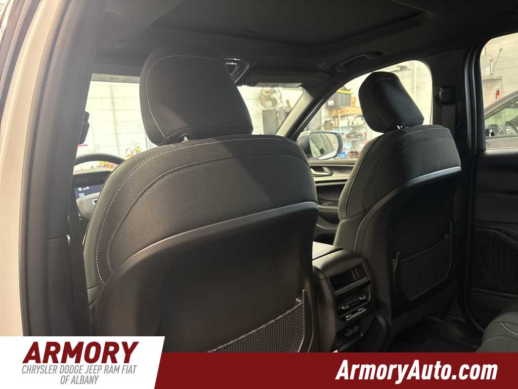 Thumbnail: 2025 Jeep Grand Cherokee - 25