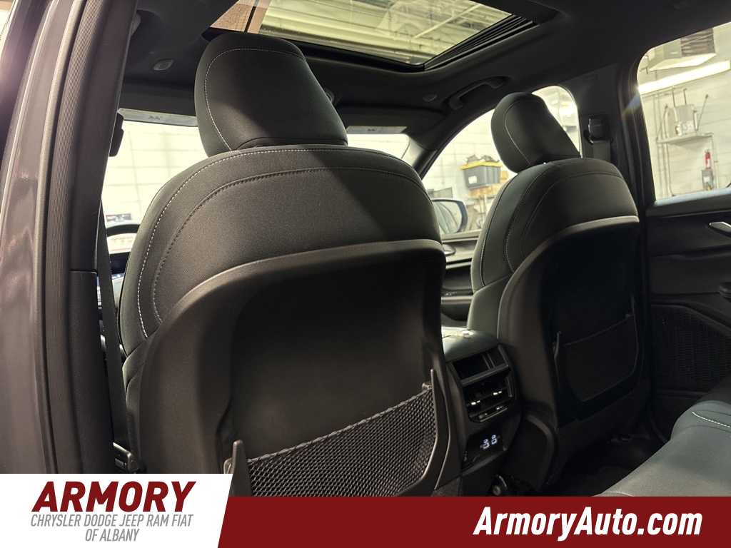 Thumbnail: 2025 Jeep Grand Cherokee - 25