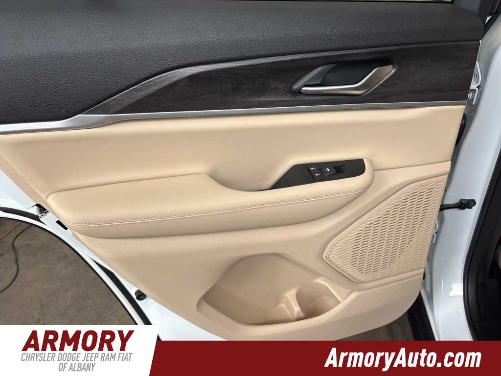 Thumbnail: 2025 Jeep Grand Cherokee - 20