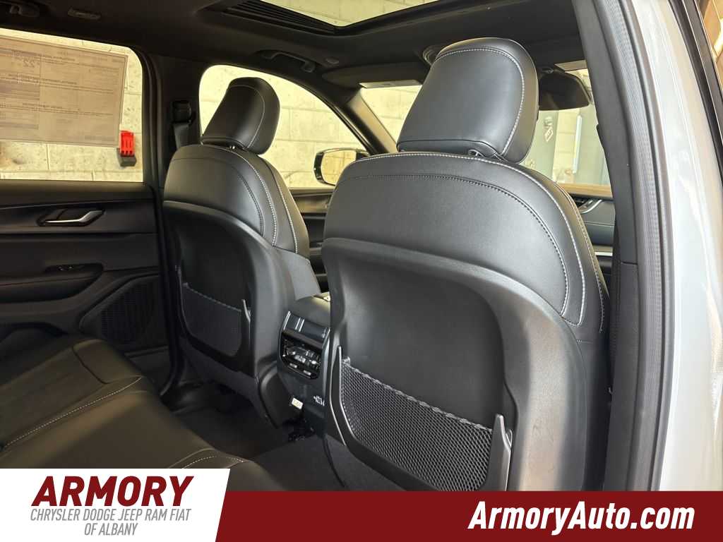 Thumbnail: 2025 Jeep Grand Cherokee - 30