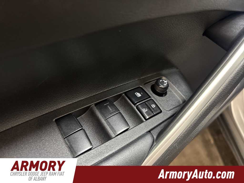 Thumbnail: 2022 Toyota Corolla Cross - 8