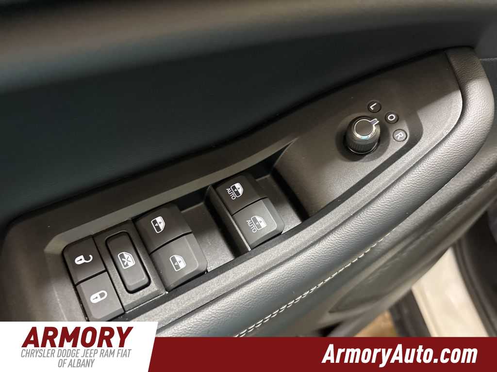 Thumbnail: 2025 Jeep Grand Cherokee - 8