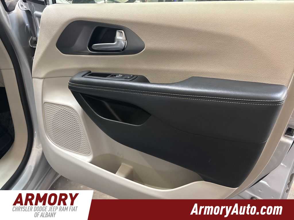 Thumbnail: 2024 Chrysler Pacifica - 40