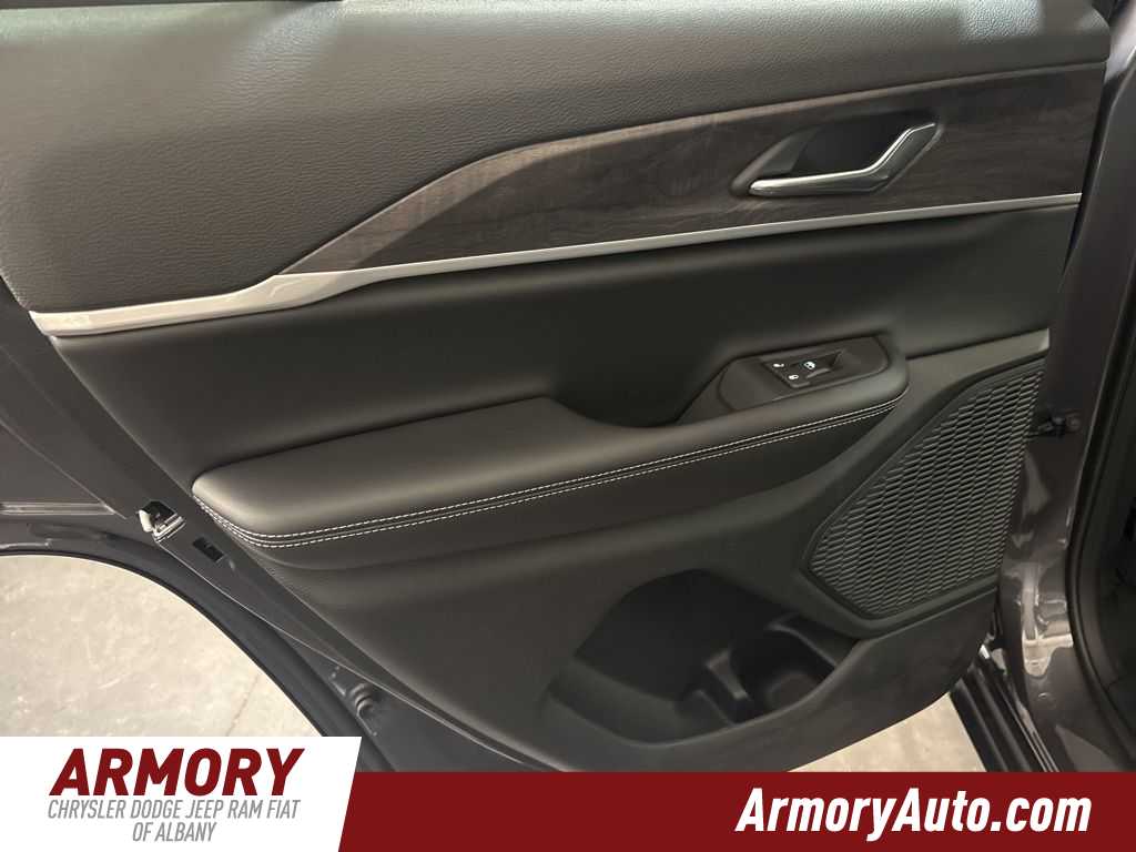 Thumbnail: 2025 Jeep Grand Cherokee - 23