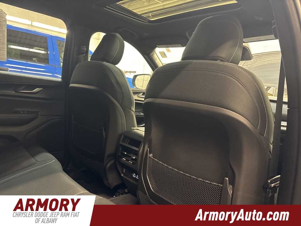 Thumbnail: 2025 Jeep Grand Cherokee - 34