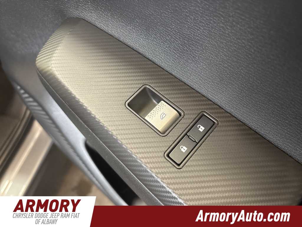 Thumbnail: 2022 Mitsubishi Outlander - 41