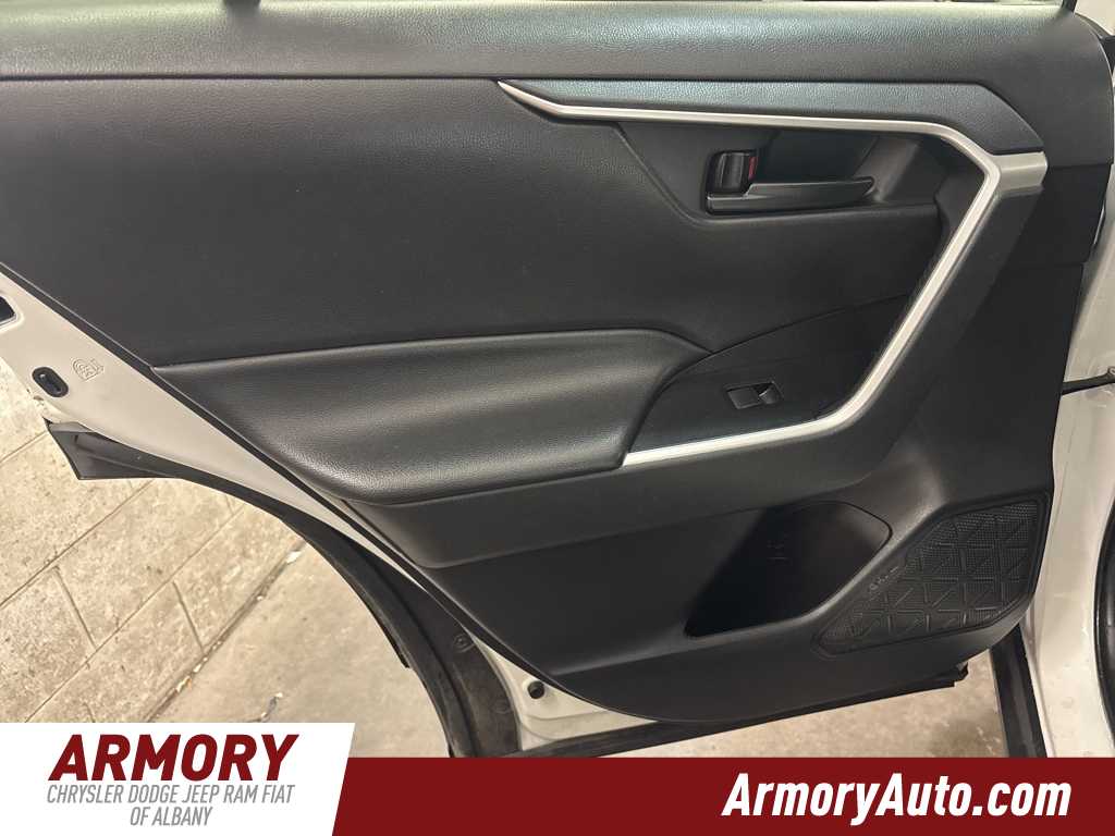 Thumbnail: 2022 Toyota RAV4 - 21