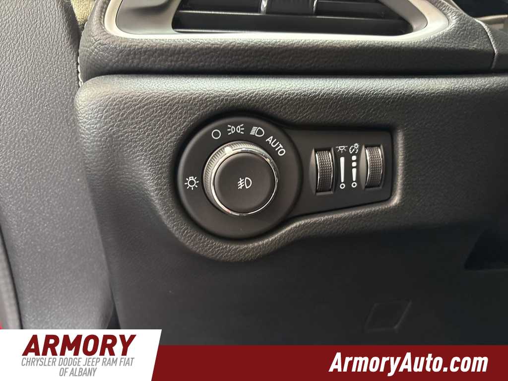 Thumbnail: 2026 Chrysler Pacifica - 10