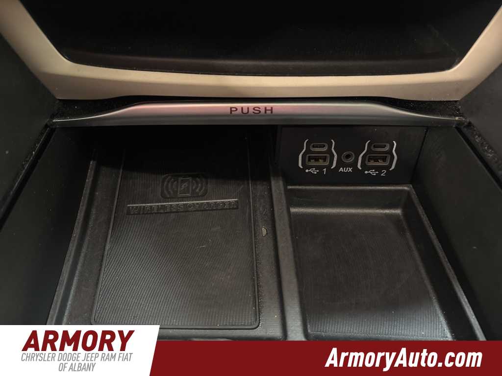 Thumbnail: 2023 Chrysler Pacifica - 20