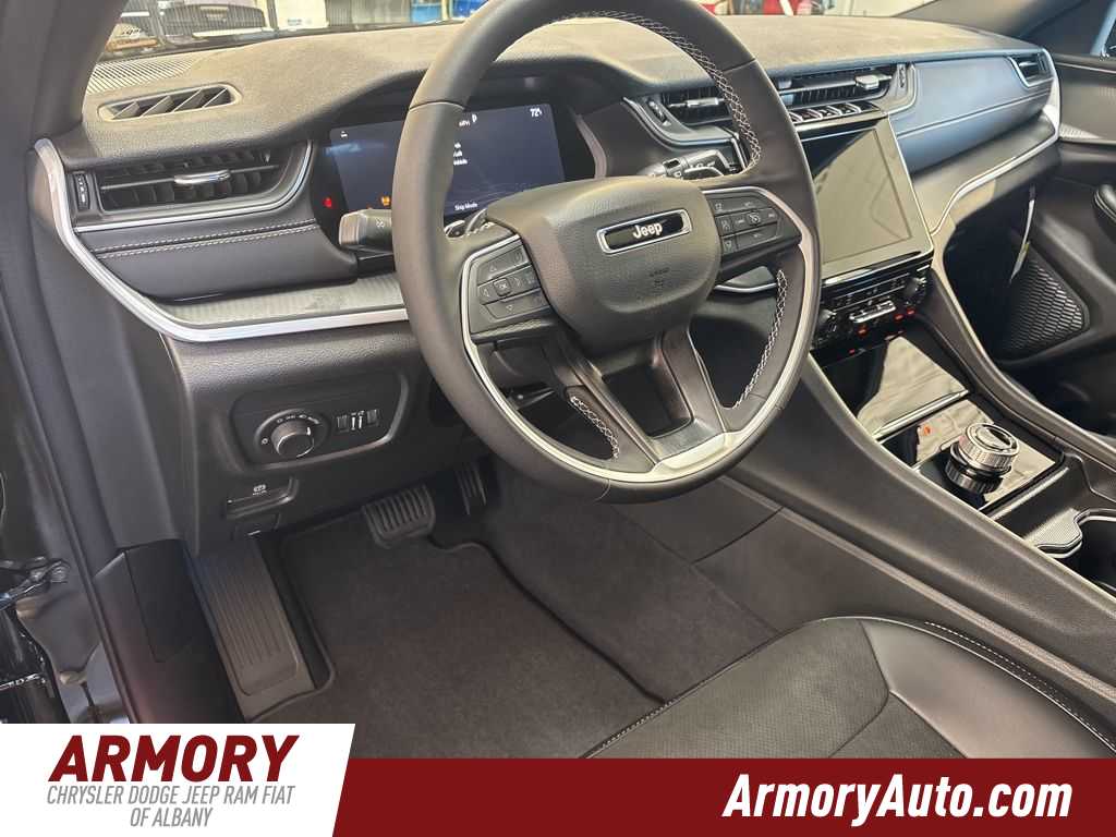 Thumbnail: 2025 Jeep Grand Cherokee L - 9