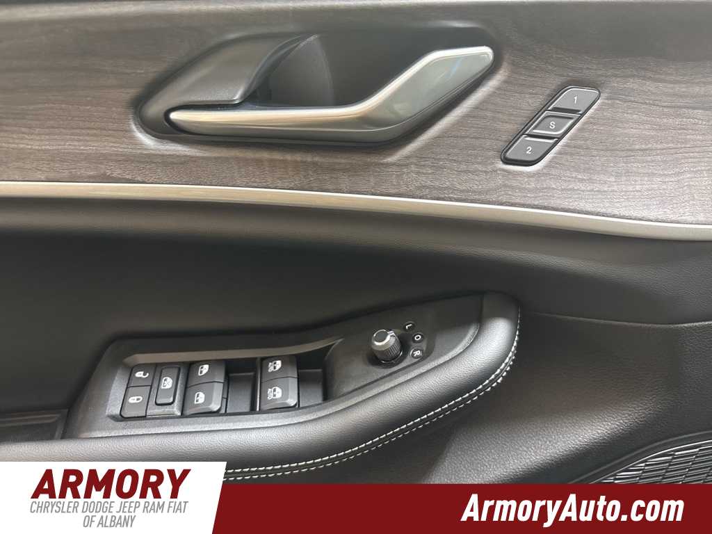 Thumbnail: 2025 Jeep Grand Cherokee - 8