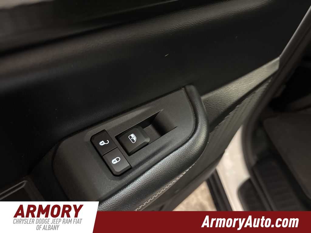 Thumbnail: 2023 Jeep Grand Cherokee L - 24