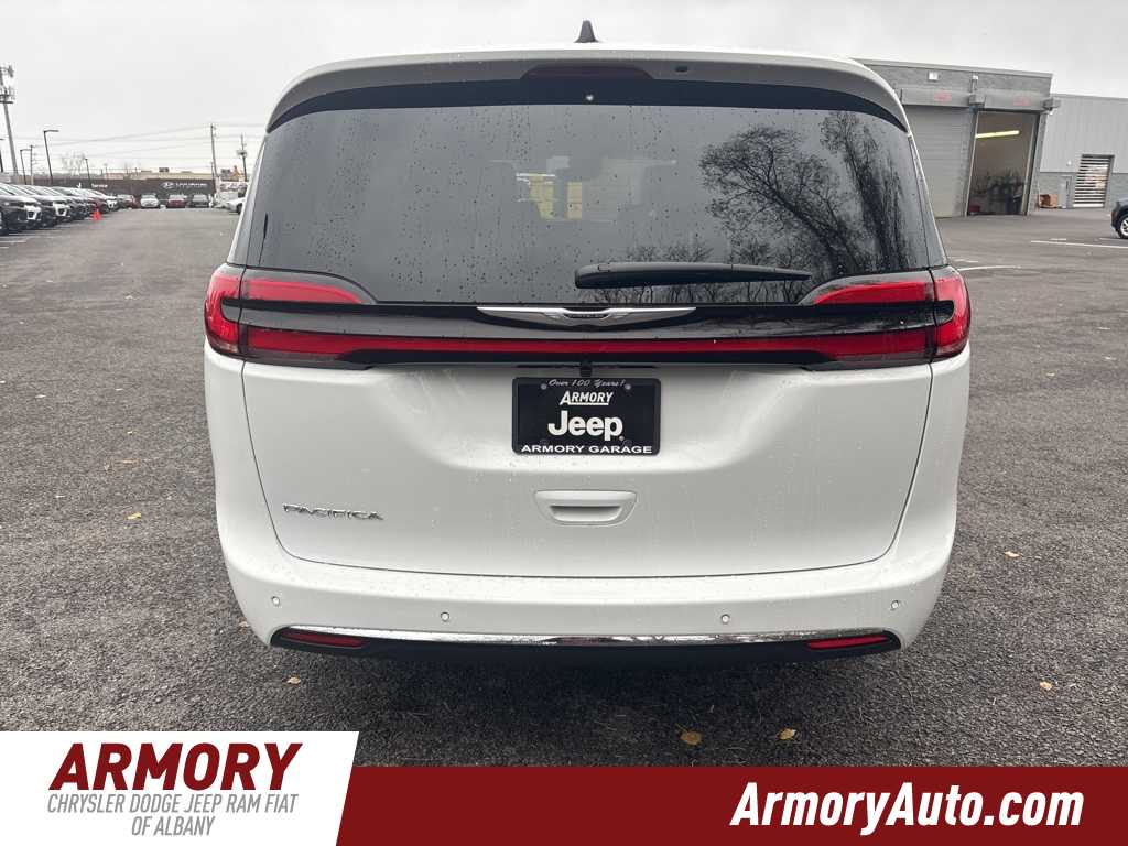 Thumbnail: 2026 Chrysler Pacifica - 5