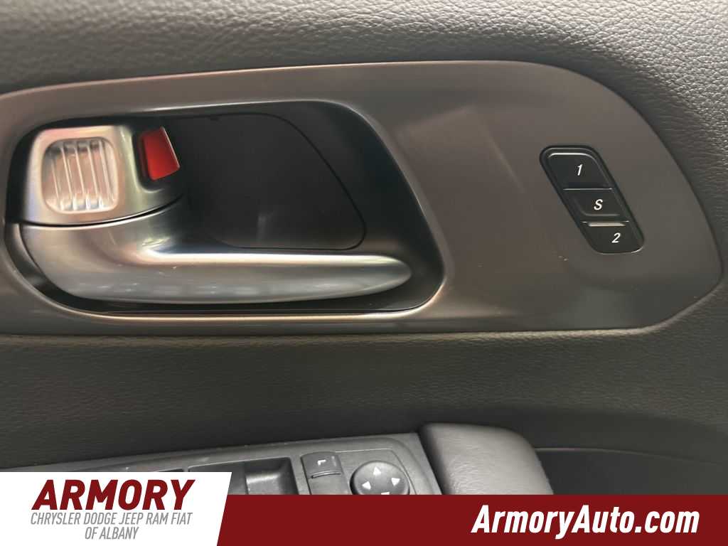 Thumbnail: 2026 Chrysler Pacifica - 9