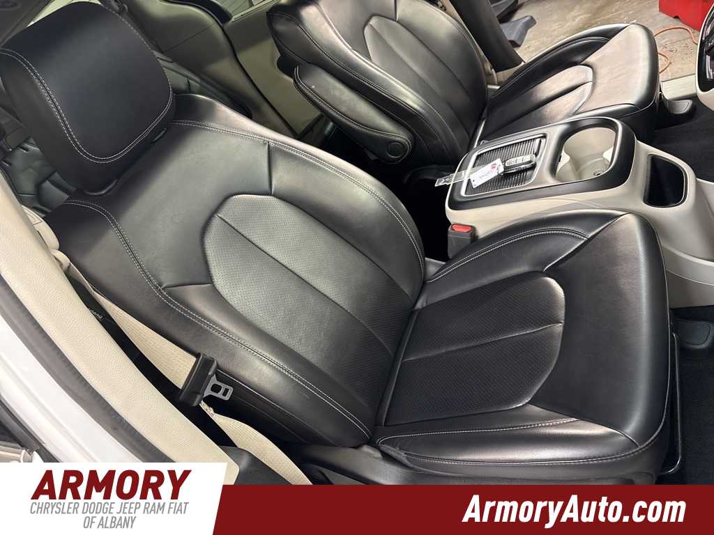 2023 Chrysler Pacifica Touring L 43