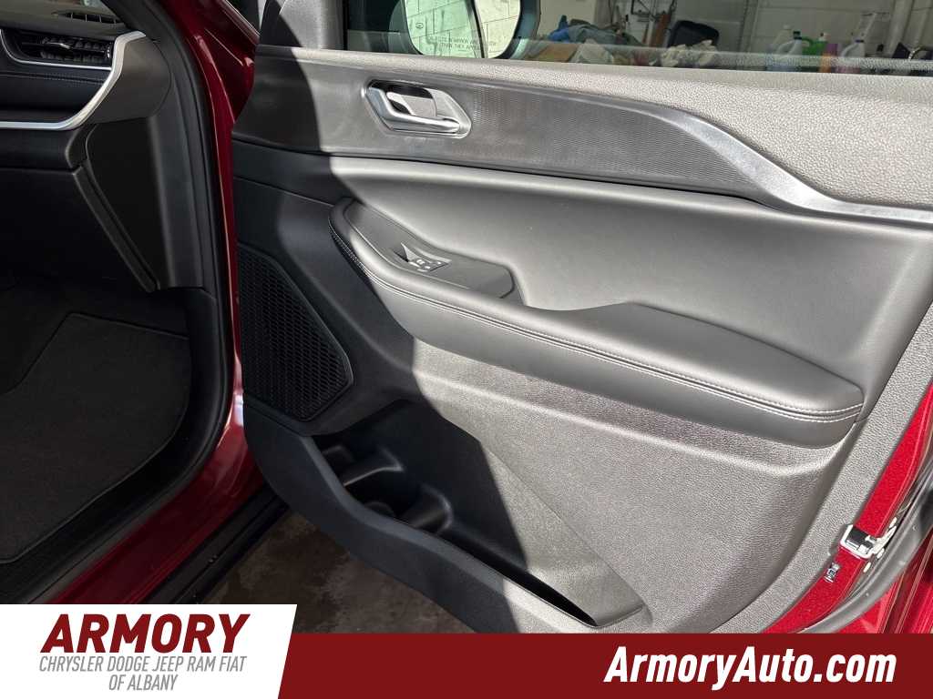 Thumbnail: 2025 Jeep Grand Cherokee - 31