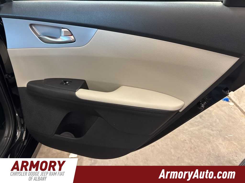 Thumbnail: 2023 Kia Forte - 28