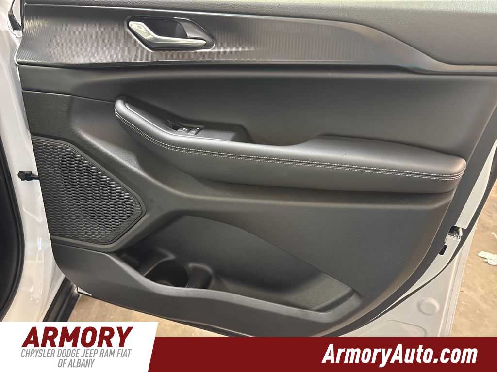 Thumbnail: 2025 Jeep Grand Cherokee - 38