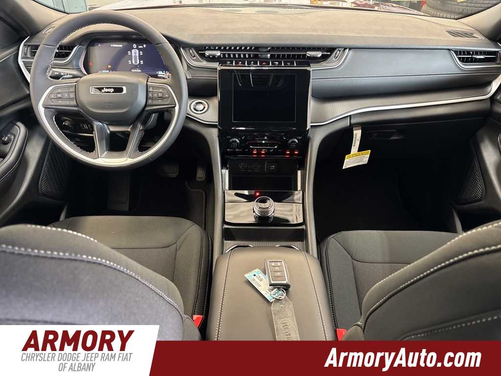 Thumbnail: 2025 Jeep Grand Cherokee - 36