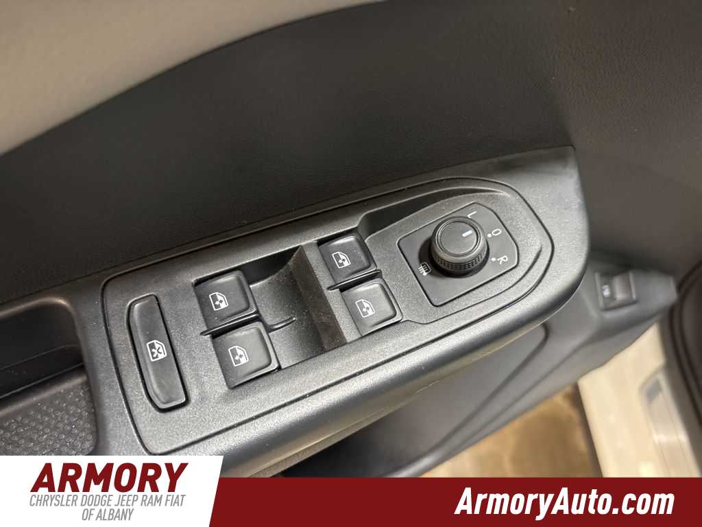 Thumbnail: 2023 Volkswagen Taos - 8