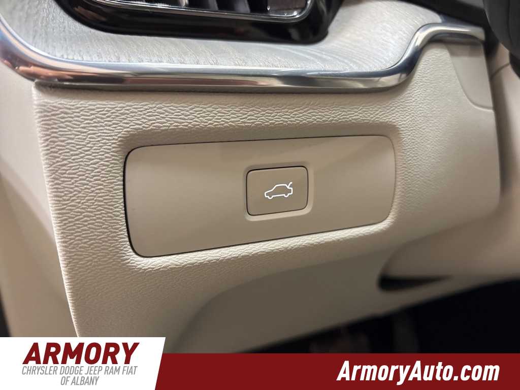 Thumbnail: 2024 Volvo XC60 - 11