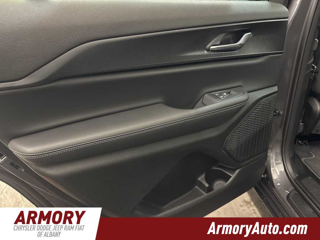 Thumbnail: 2025 Jeep Grand Cherokee L - 21