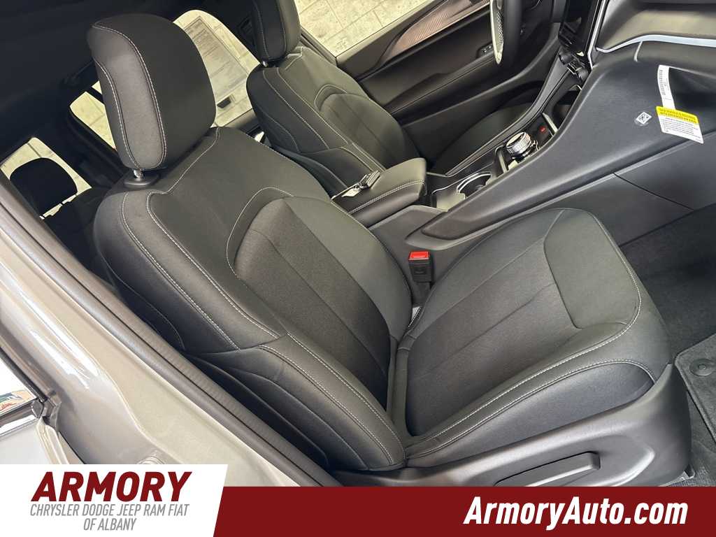 Thumbnail: 2025 Jeep Grand Cherokee - 36