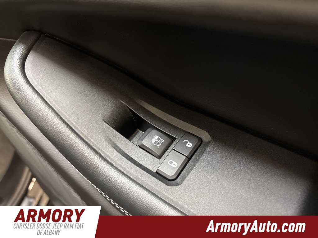 Thumbnail: 2023 Jeep Grand Cherokee L - 42