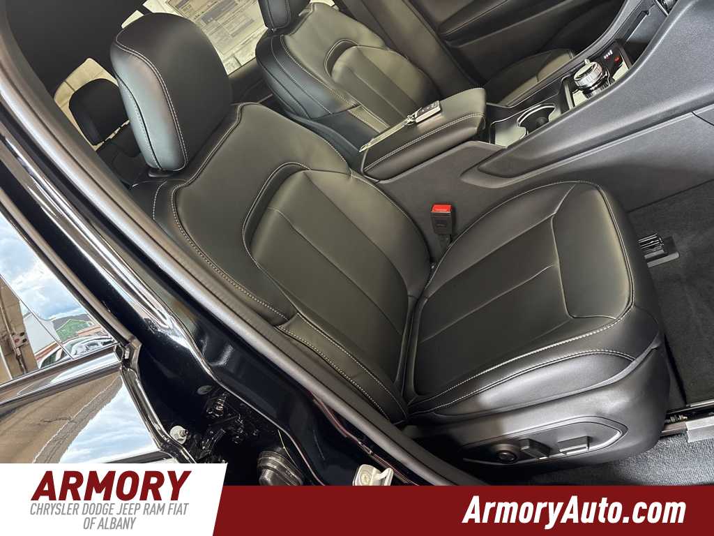 Thumbnail: 2025 Jeep Grand Cherokee - 32