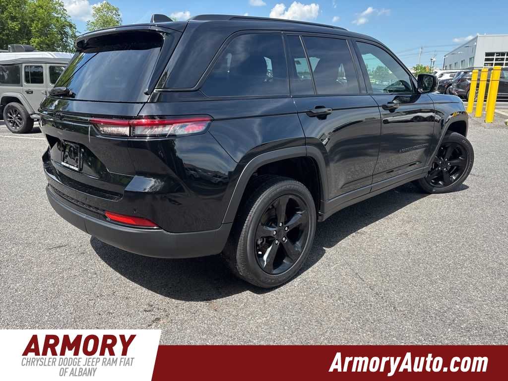 Thumbnail: 2023 Jeep Grand Cherokee - 3