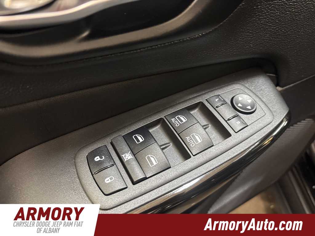 Thumbnail: 2023 Jeep Cherokee - 8