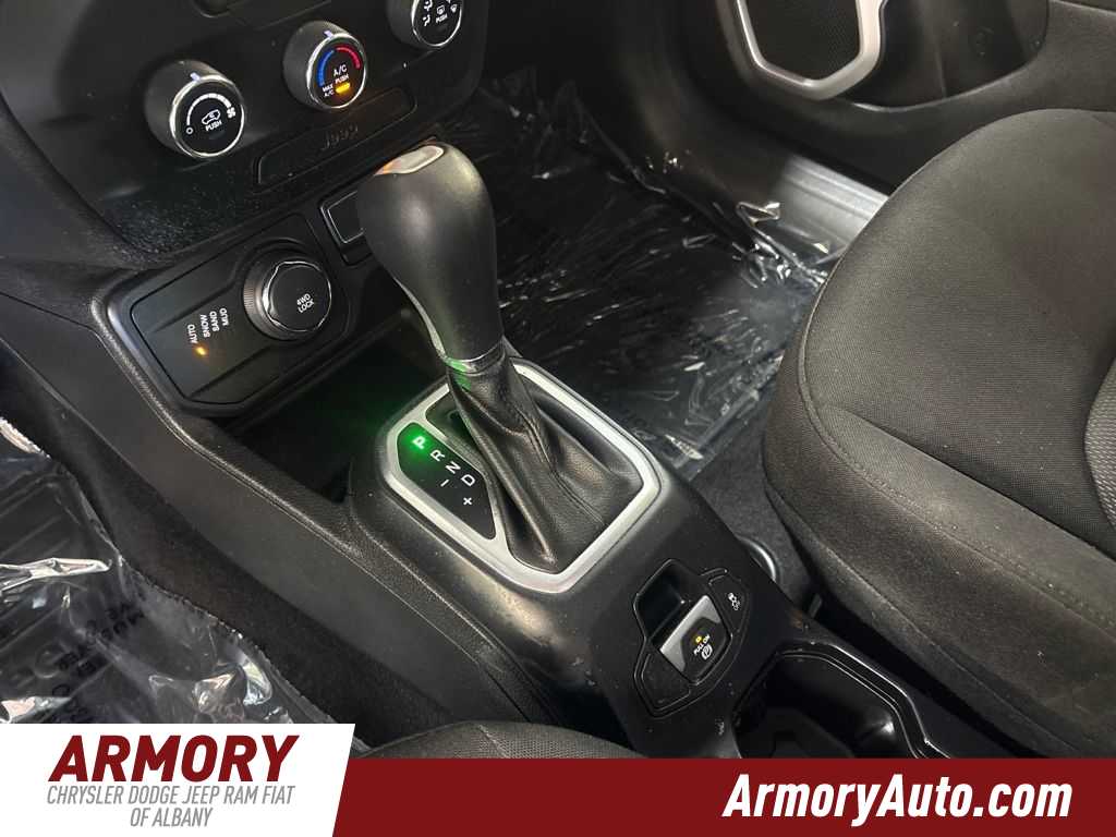 Thumbnail: 2019 Jeep Renegade - 20