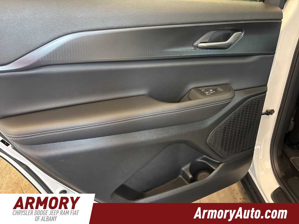 Thumbnail: 2025 Jeep Grand Cherokee L - 23