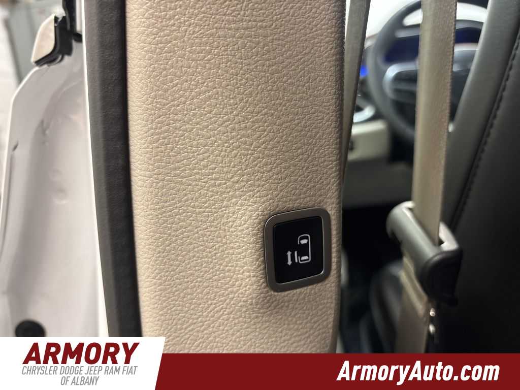 Thumbnail: 2024 Chrysler Pacifica - 26