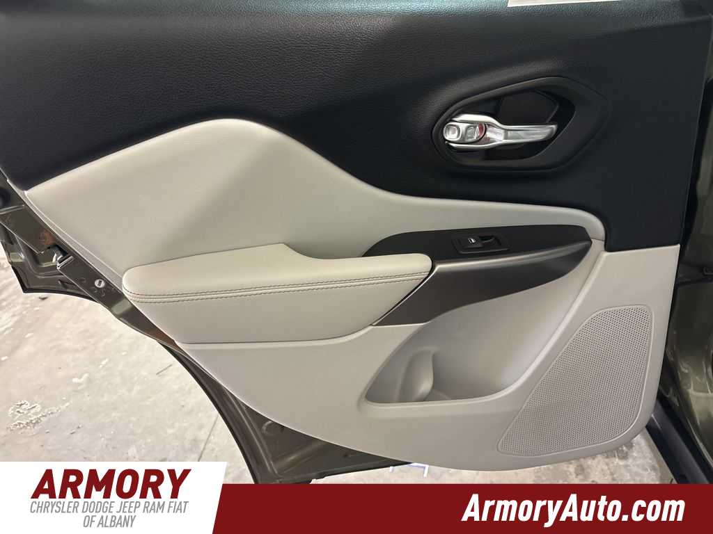 Thumbnail: 2019 Jeep Cherokee - 26