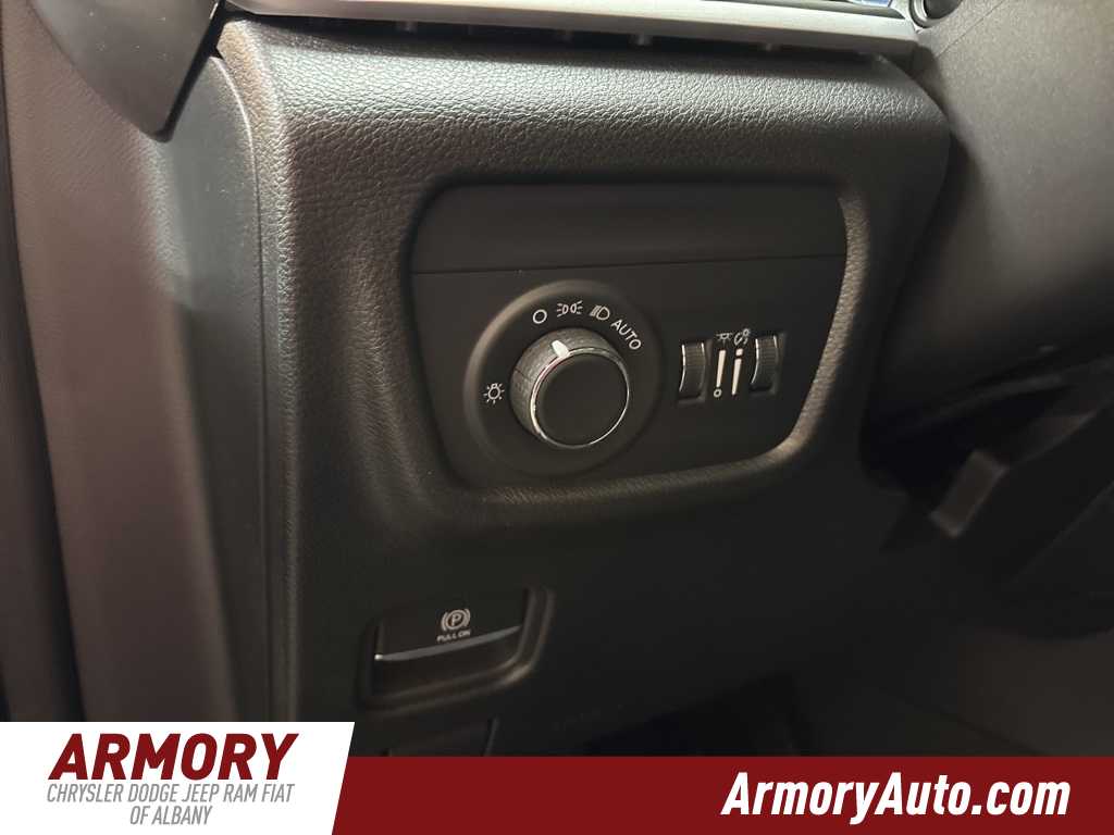 Thumbnail: 2025 Jeep Grand Cherokee - 10