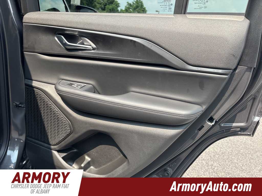 Thumbnail: 2025 Jeep Grand Cherokee - 27