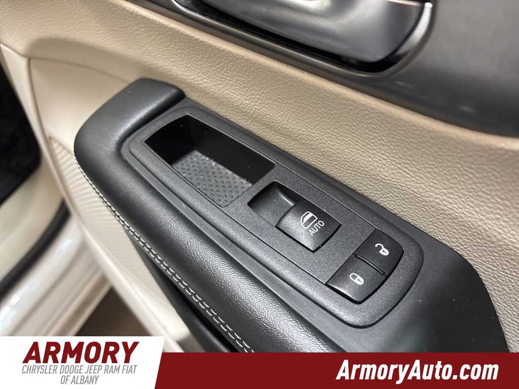 Thumbnail: 2024 Chrysler Pacifica - 40