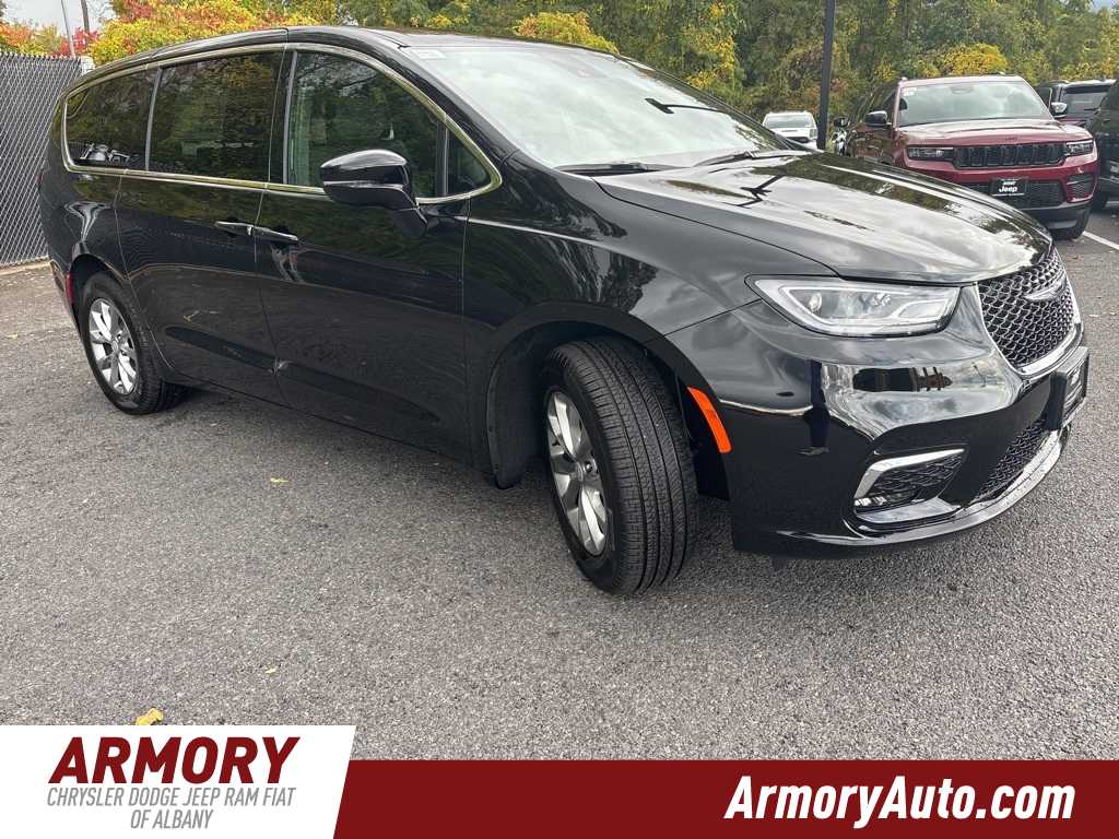 Thumbnail: 2026 Chrysler Pacifica - 3